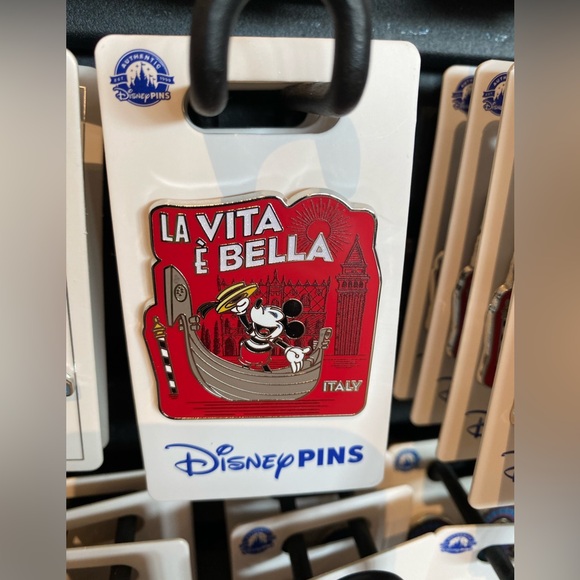 Disney Epcot World Showcase Italy La  Vita Bella Pin New OE Pin In Hand BNWT - Picture 1 of 1